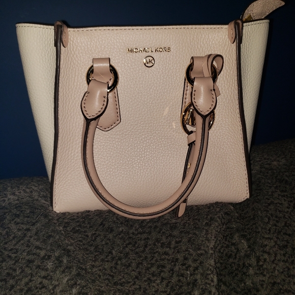 Michael Kors bag - Picture 1 of 6